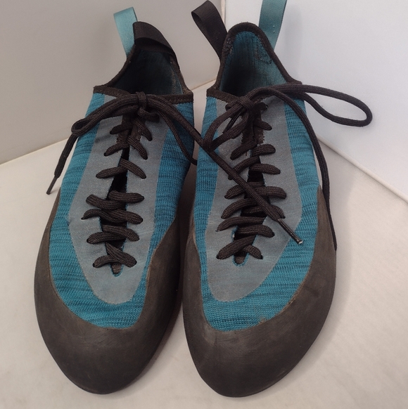 Shoes - Picture 1 of 7